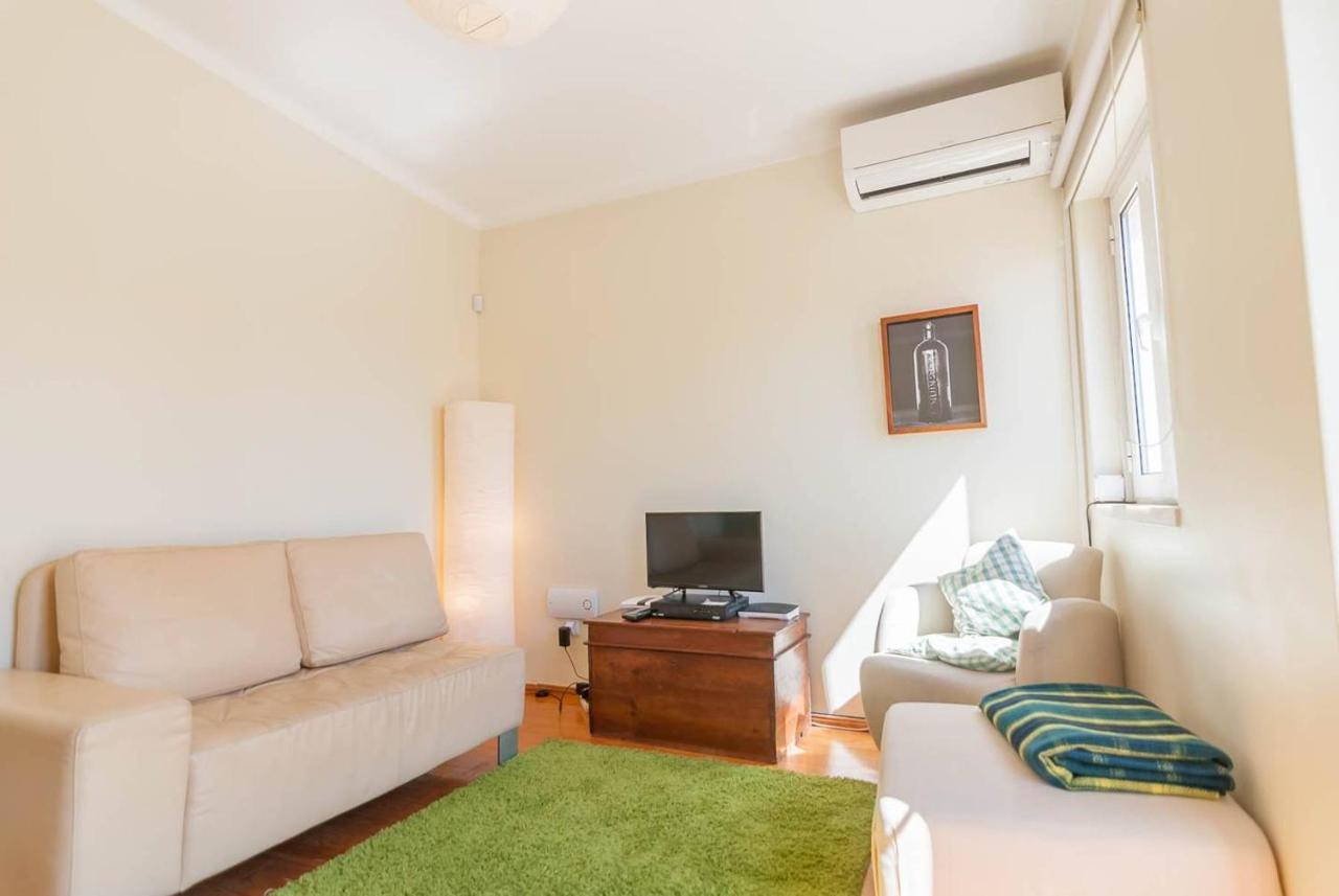 Cozy Two Bedroom Apartment in Santa Marinha 2