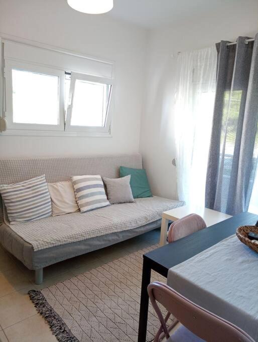 Sunny Mountain View Apartment with Free Parking