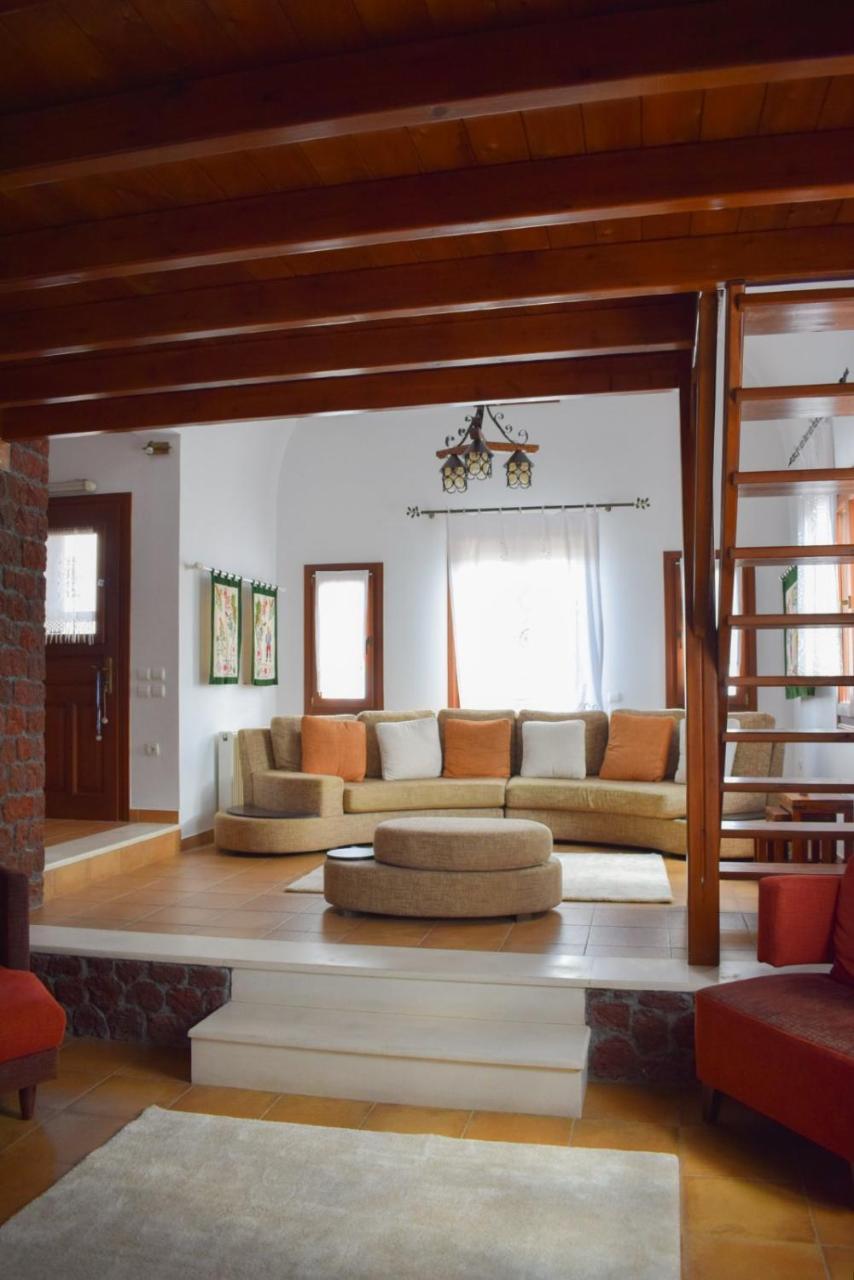 Sunshine House for 9, Cozy Set Up,Verandas, Sea View.