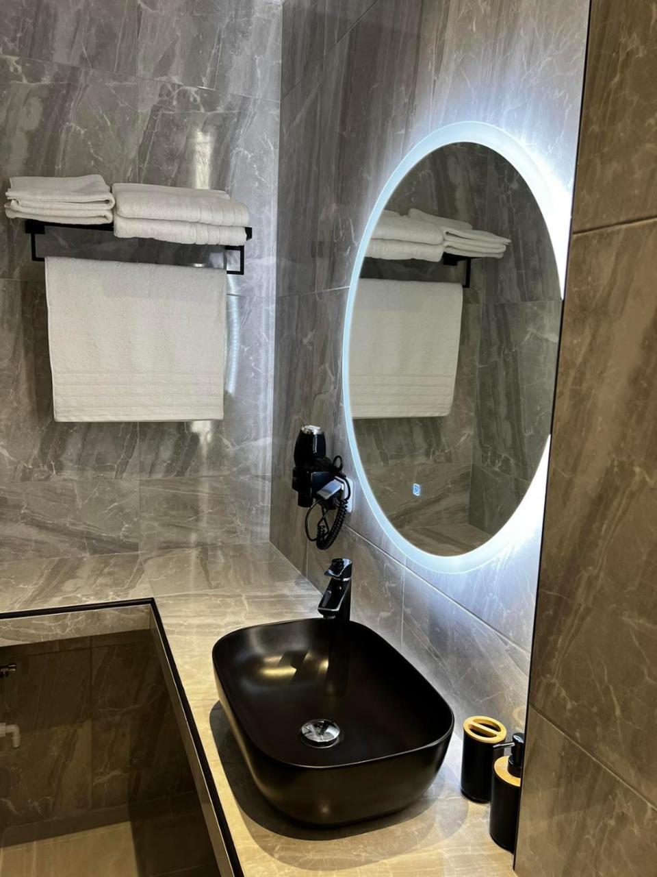 City Compass Luxury Suites 2