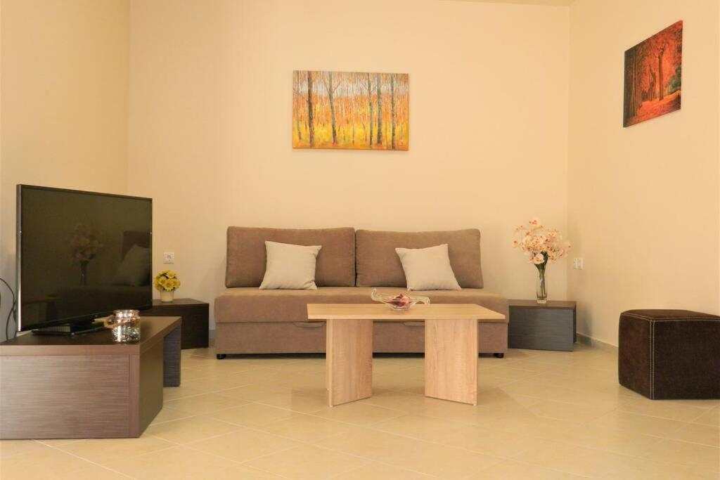 Fiore di Rodi - Private Pool, Jacuzzi And Barbecue 2