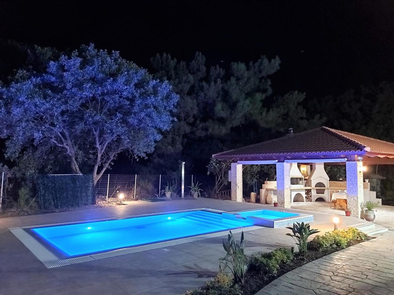 Fiore di Rodi - Private Pool, Jacuzzi And Barbecue