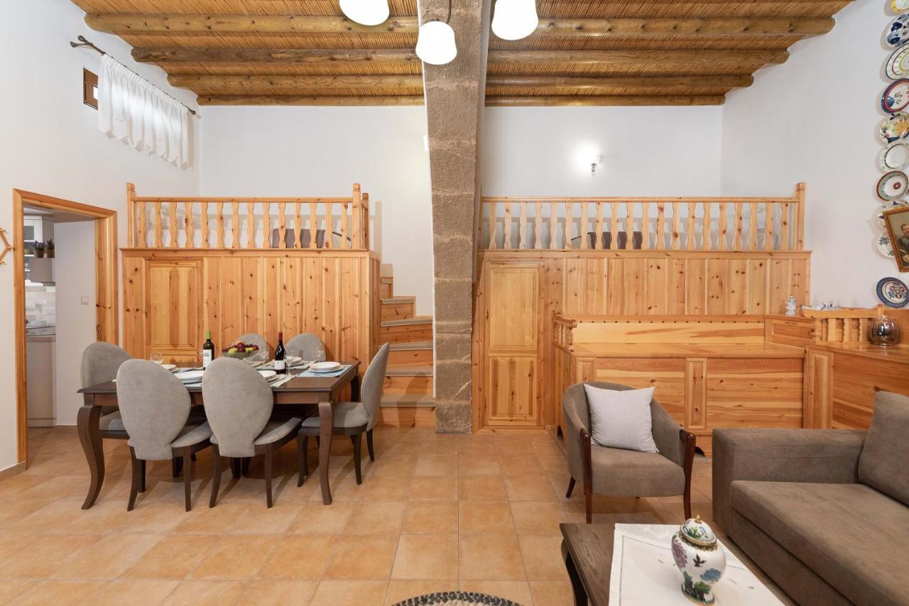 Traditional House Leventis 1