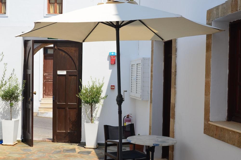 Philippos Studios & Apartments