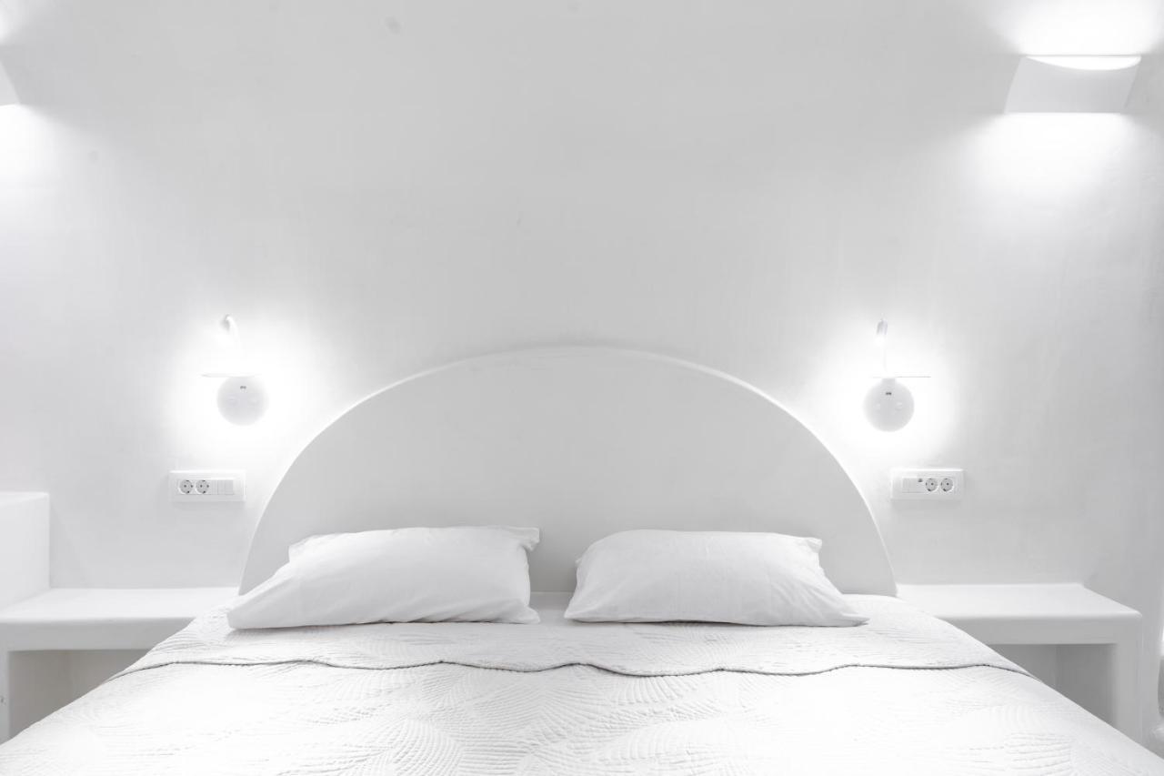 Sun Naam Home Santorini with Heated Jacuzzi 1