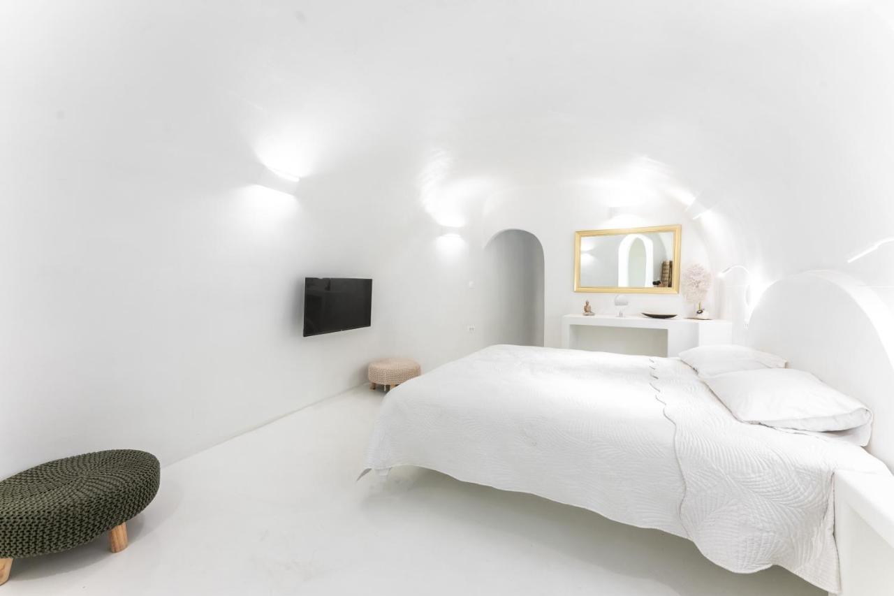 Sun Naam Home Santorini with Heated Jacuzzi 2