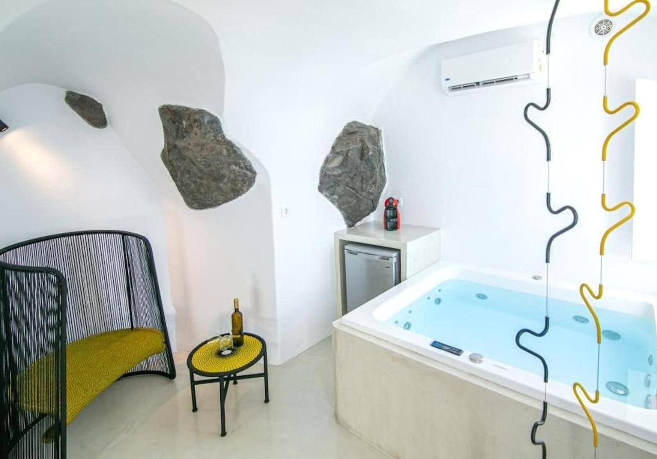 Luxury Santorini Villa Villa Cozy 1 Bedroom Indoor Plunge Pool & Caldera View Oia 1