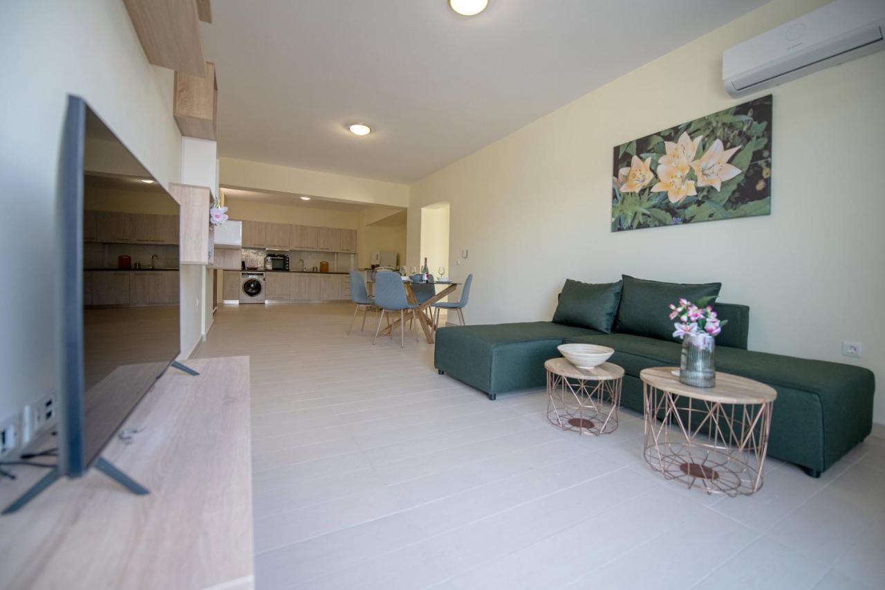 Eden Lily- Luxurious Apartment with Sea View 1