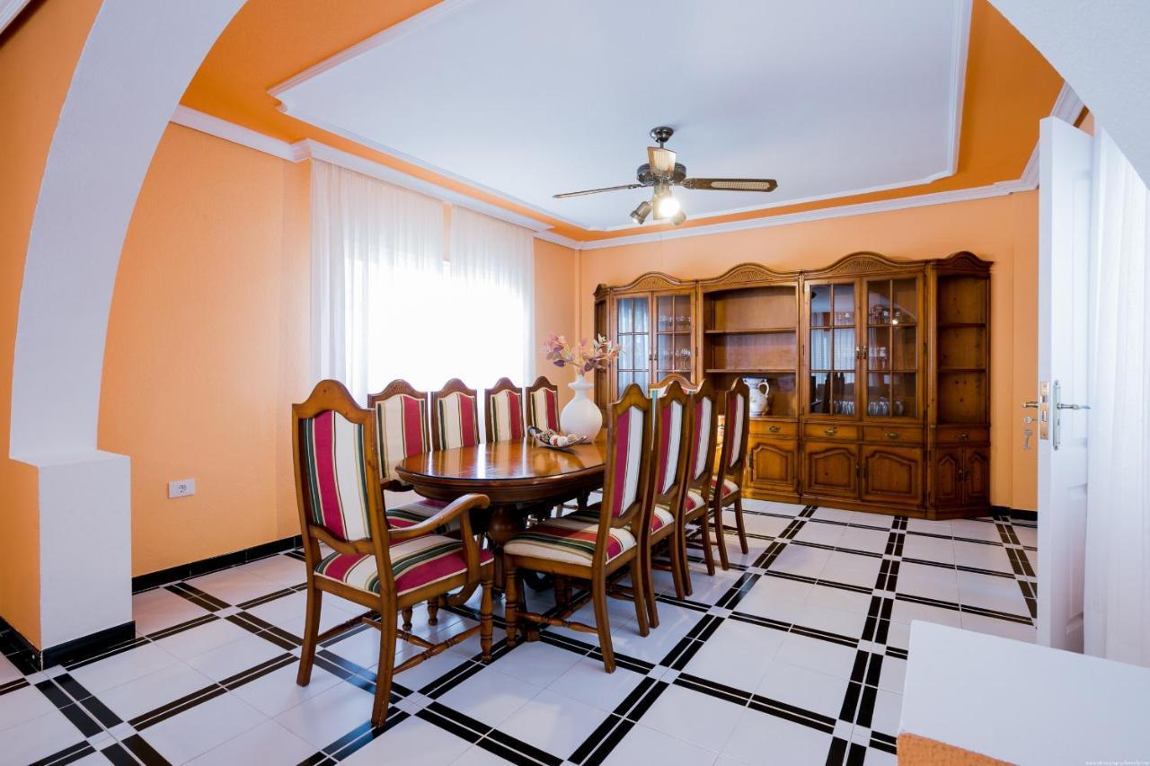 True Canarian 6 Bedrooms Villa with Hot Tub 2