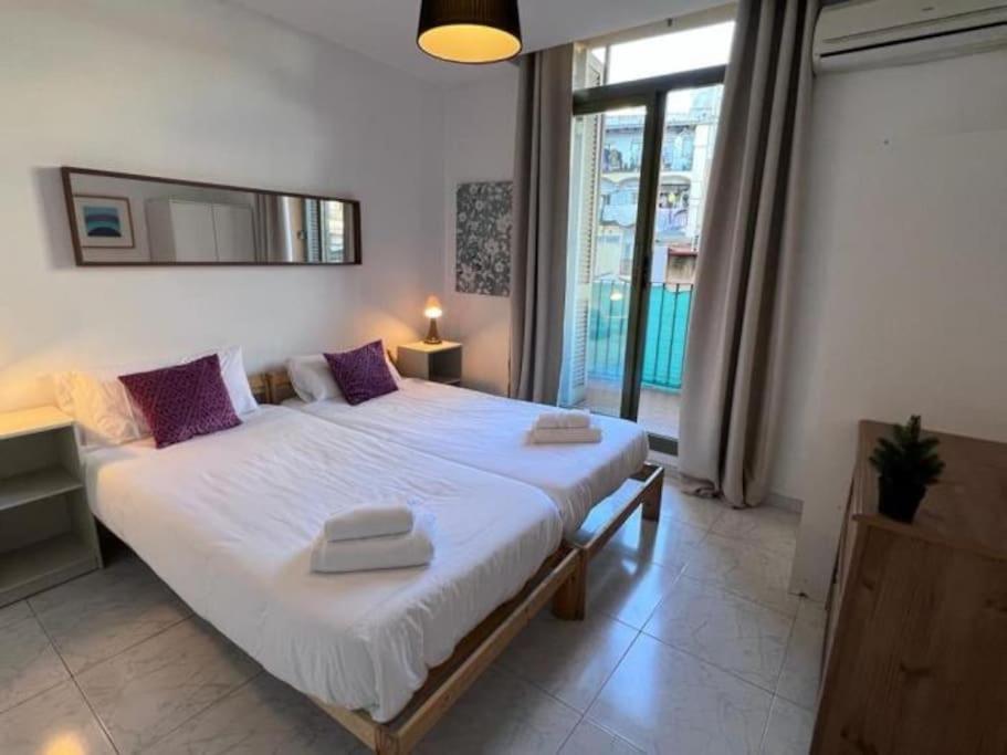 Beautiful Apartment in las Ramblas Barcelona 6pax 1