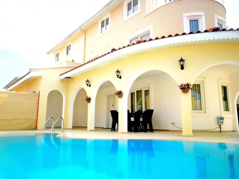 Marvelous Villa with Private Pool in Antalya 1