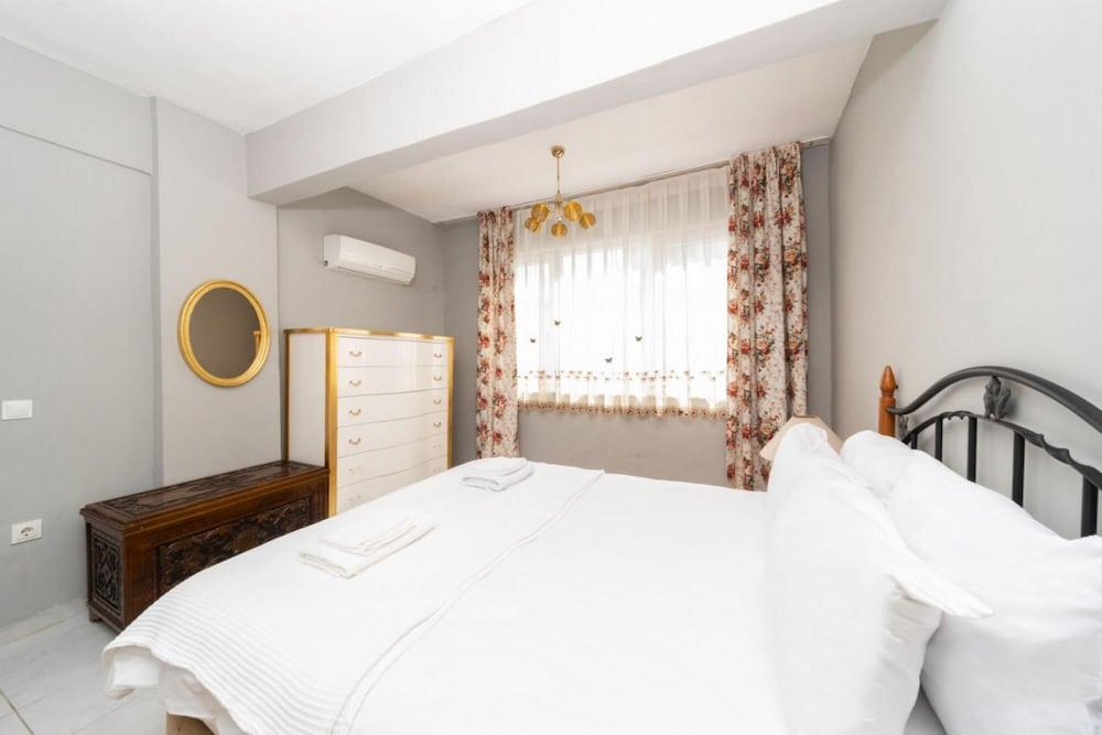 Colorful Flat Close To the Coast in Muratpasa 1