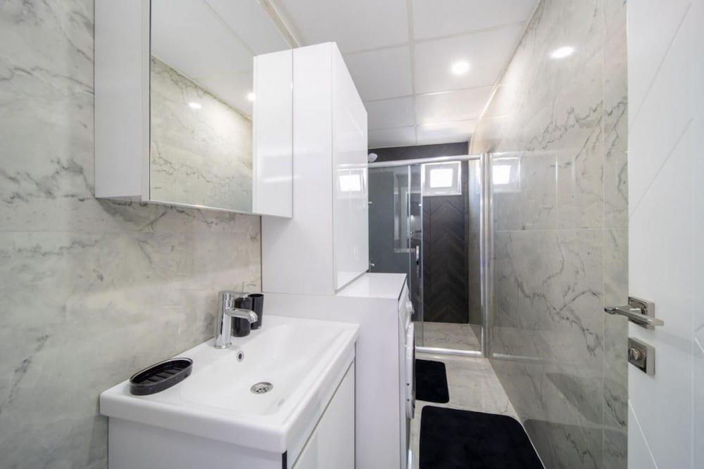 Modern And Central Flat Near Beach in Antalya 2