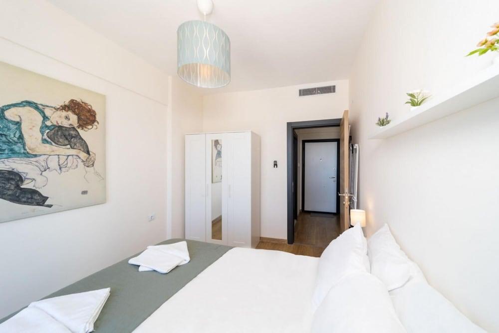 Pleasant Flat with Shared Pool in Kepez 1