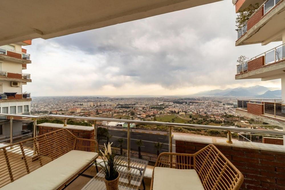 Apartment with Panoramic City View in Kepez 1