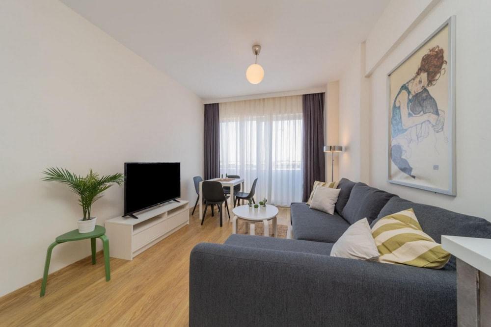 Missafir Gorgeous Flat with Shared Pool in Kepez 1