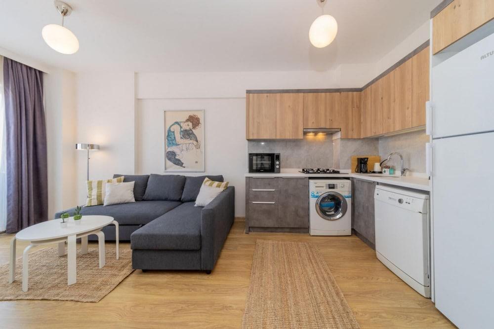 Missafir Gorgeous Flat with Shared Pool in Kepez 2