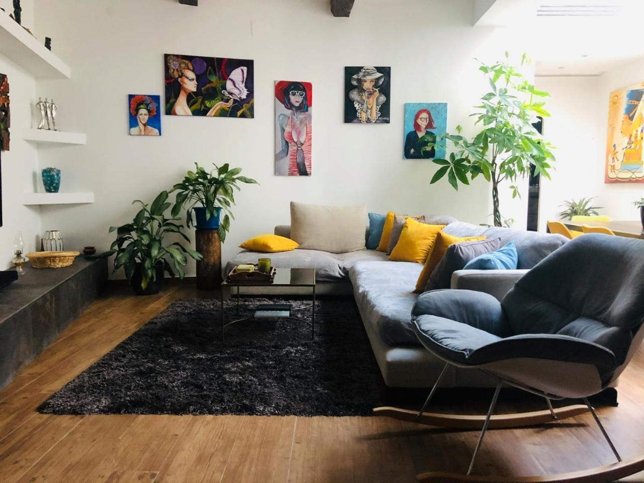 Rooftop Heated Jacuzzi, Fireplace, a Unique Home! 1