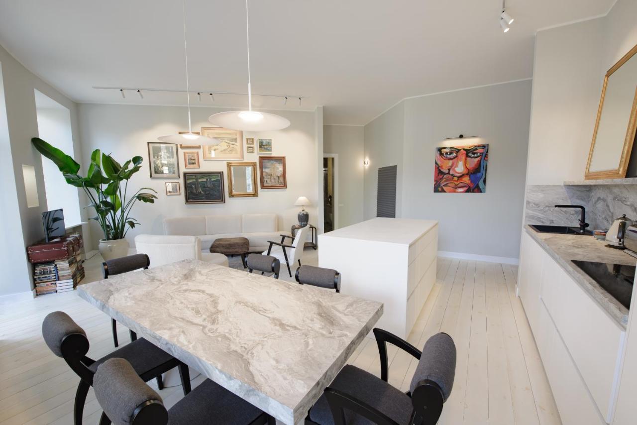 Romain Gary Apartment/Old Town 2