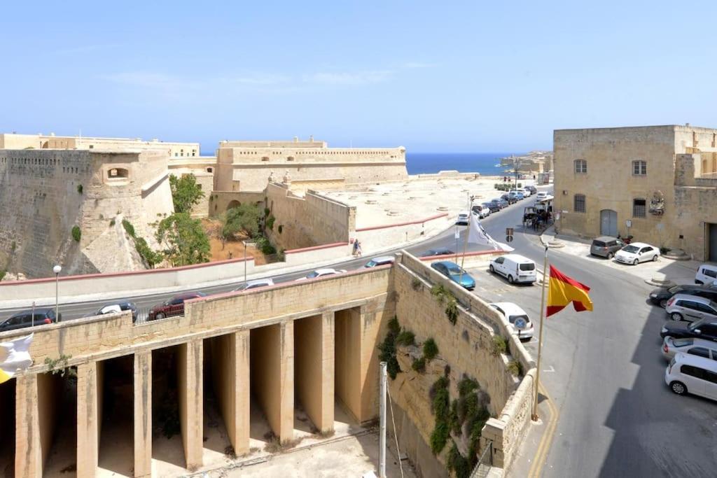 Vallettastay - Harbor View Gem- Sea View 1 Bed Apt 2