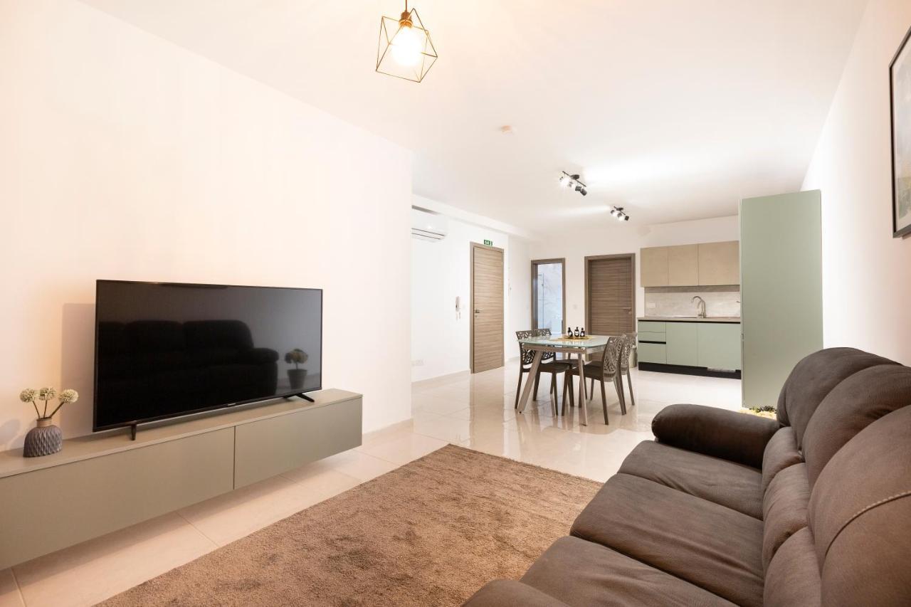 Charming 2br W/Large Living Area Off the Promenade by 360 Estates 1