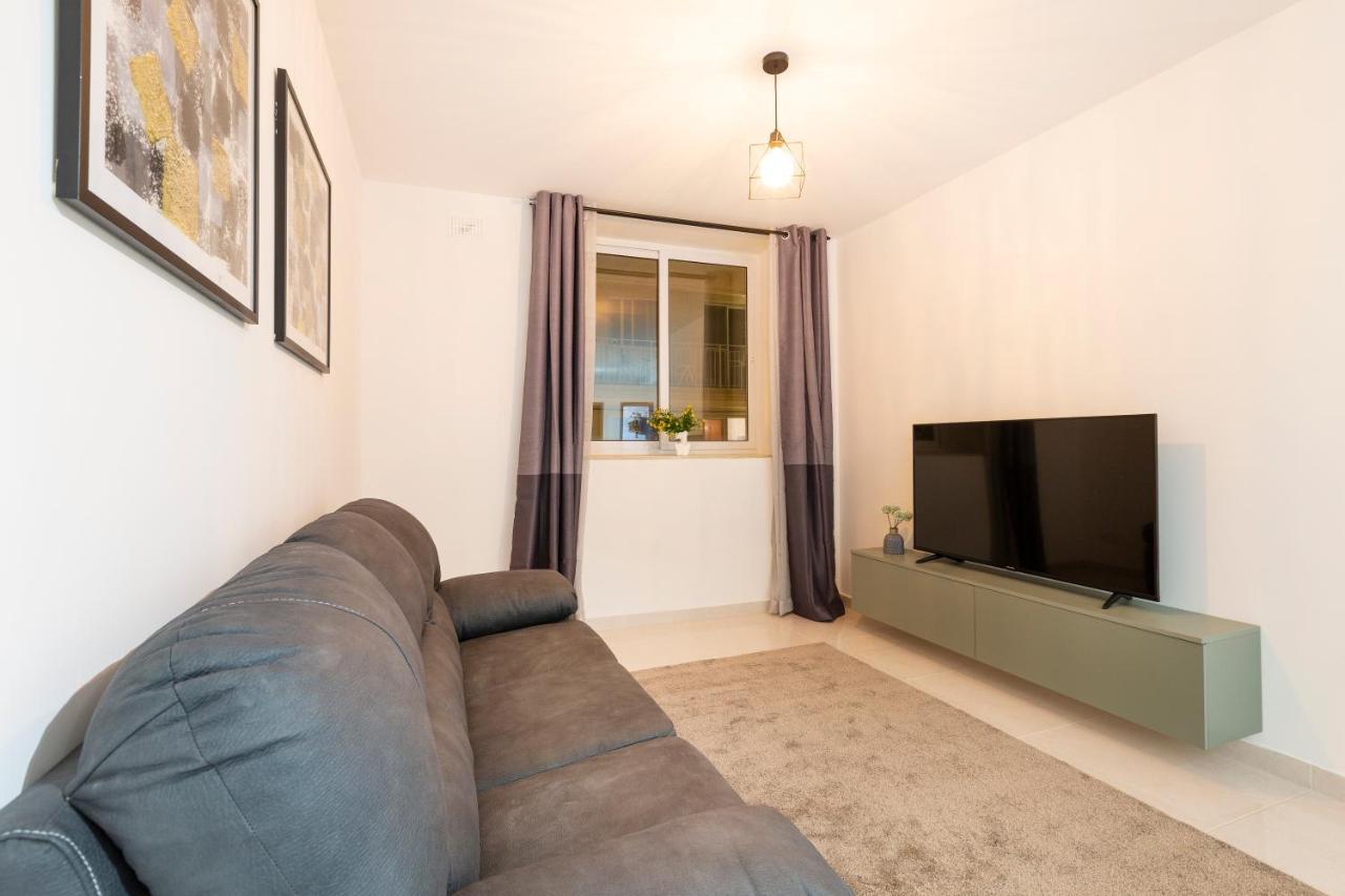 Charming 2br W/Large Living Area Off the Promenade by 360 Estates 2