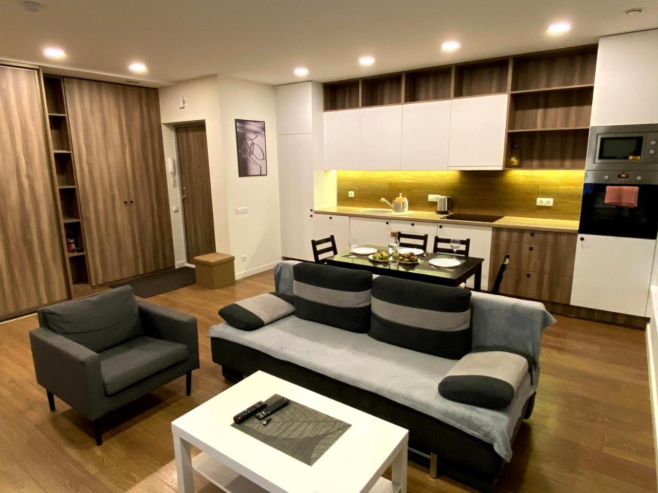 Orsos Spacious Apartment in Vilnius City Center, with Balcony