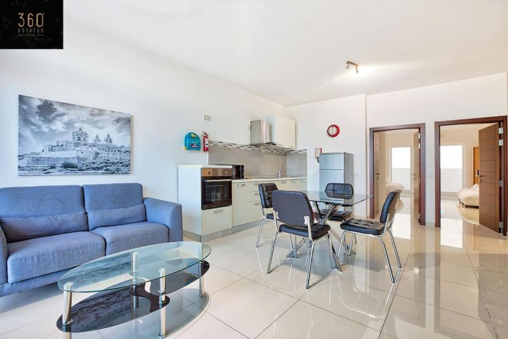 Beautiful, 2br Penthouse with Large Balcony + Bbq by 360 Estates 1