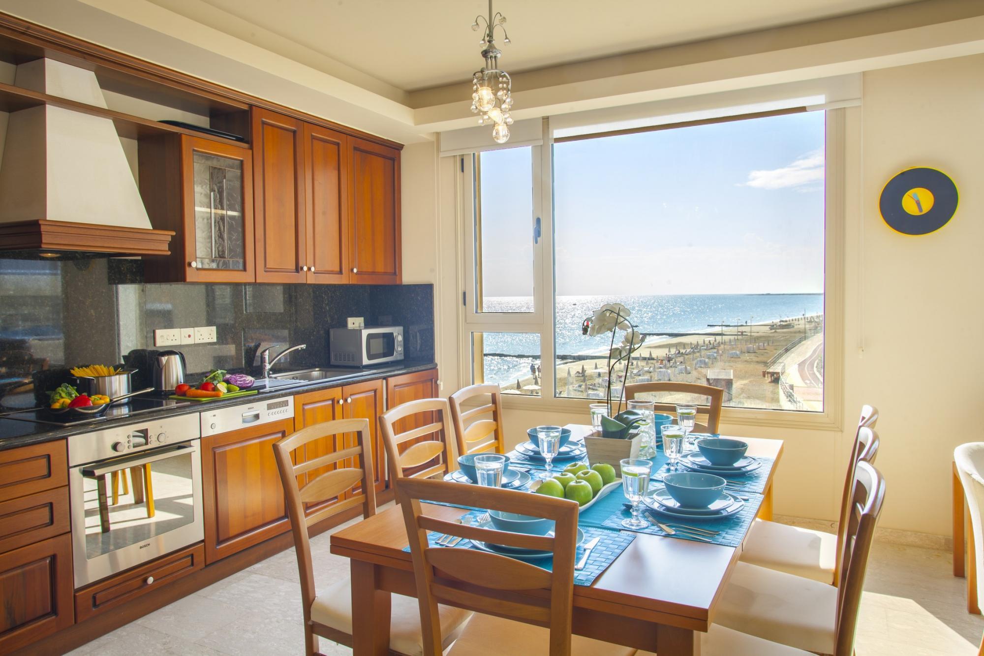 Mackenzie Eftyhia Beachfront Suite 2