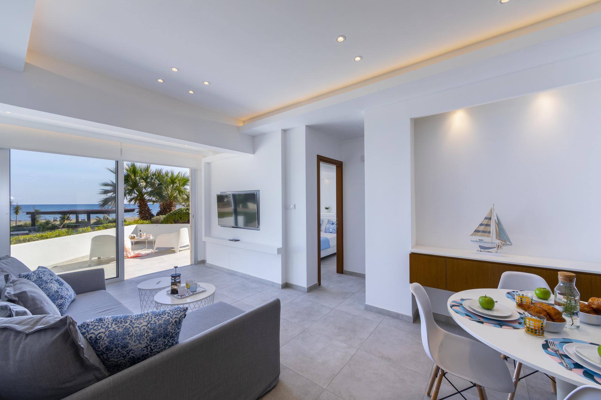 Mackenzie Castella Beachfront Suite 2