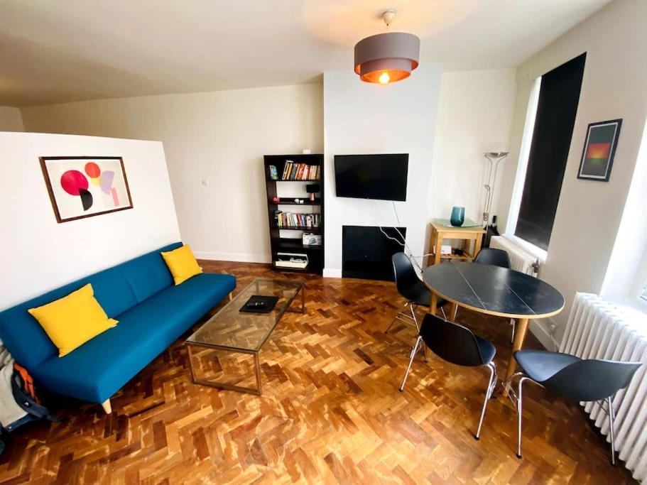 Dynamic in Dean Street 1