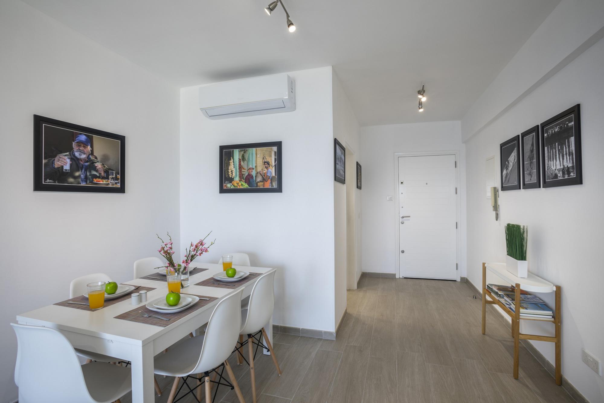 Mackenzie Zoe Seafront Suite 1