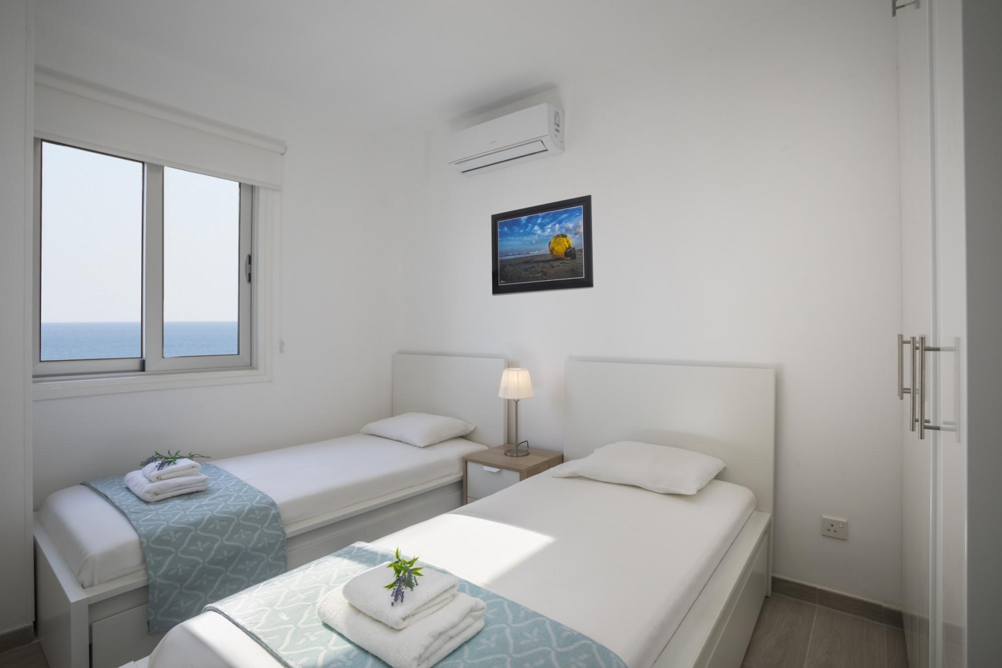 Mackenzie Zoe Seafront Suite 2