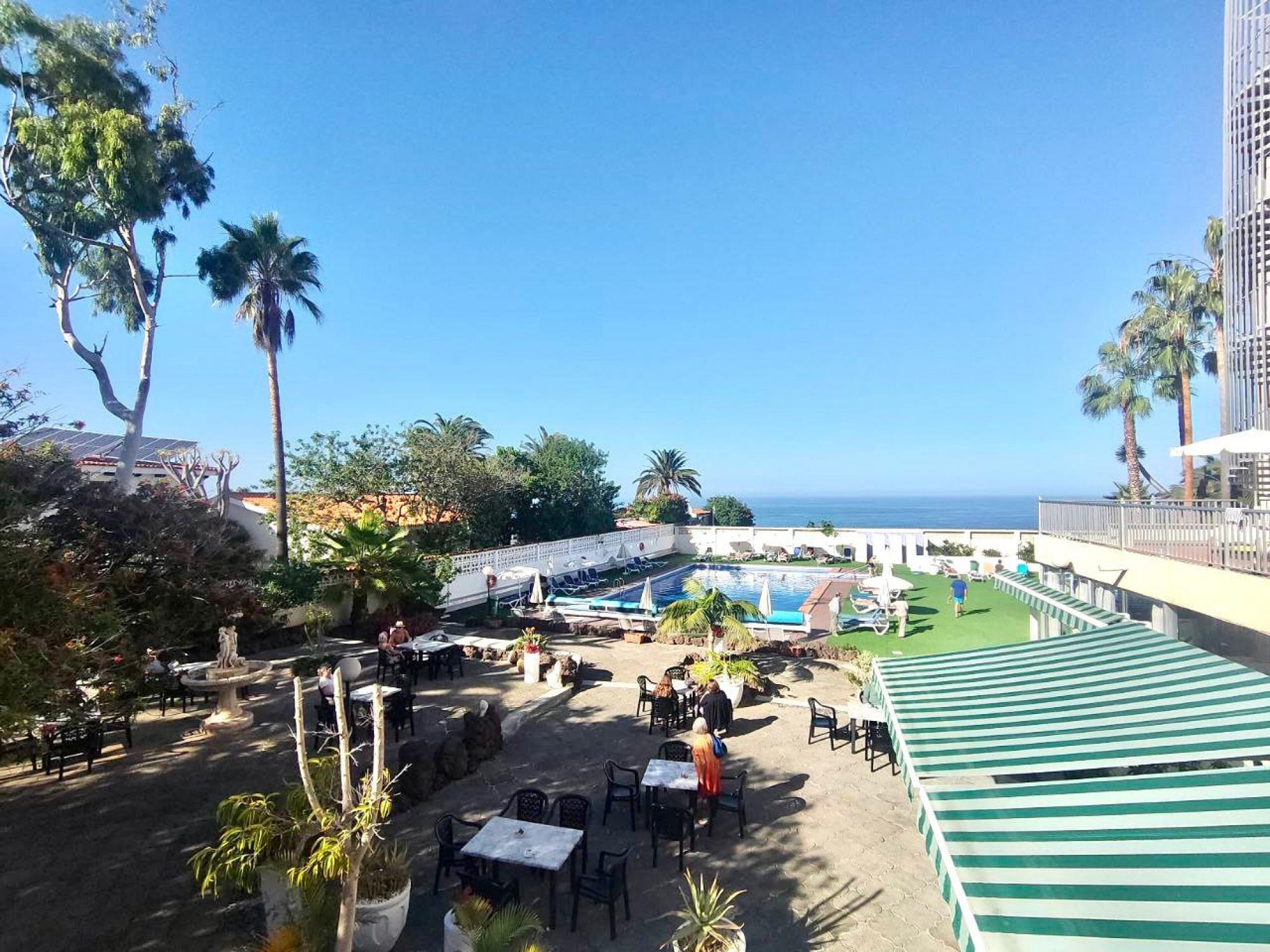 Apartment with Beautiful Pool, Breakfast Included 1