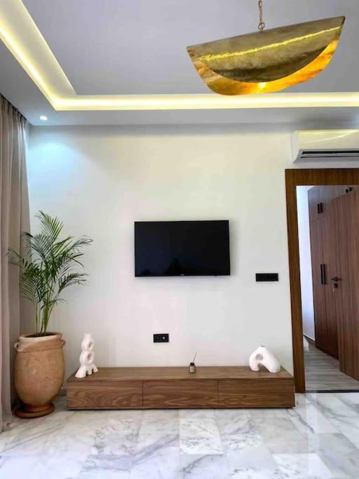 Rooftop Pool, Bright & Cozy Apartment in City Center 2