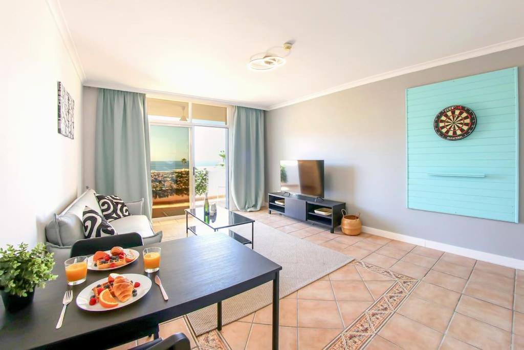 Beautiful Spacious 1 Bedroom Apartment with a Pool, Marina Palace 608