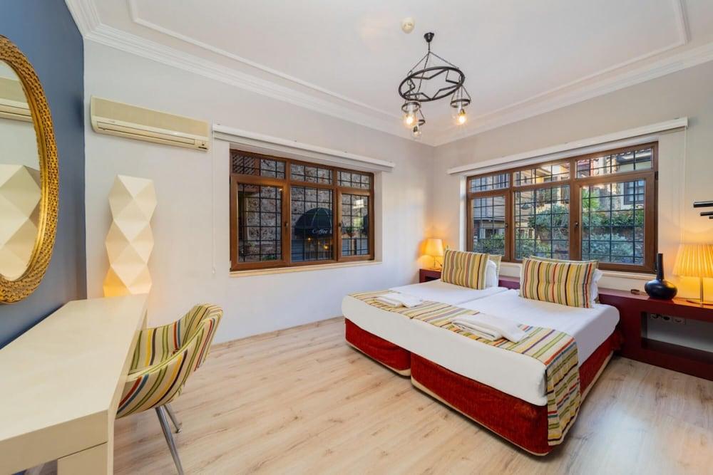 Fascinating Hotel Room Near Hadrian S Gate