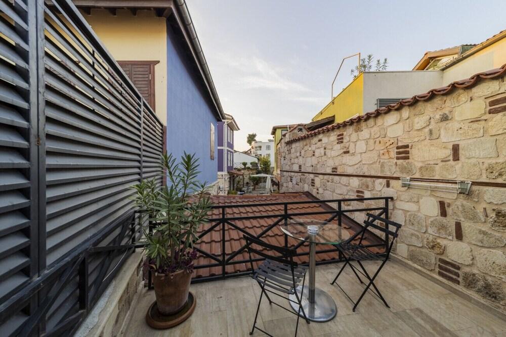 Mesmerizing Hotel Room Near Hadrian S Gate 2