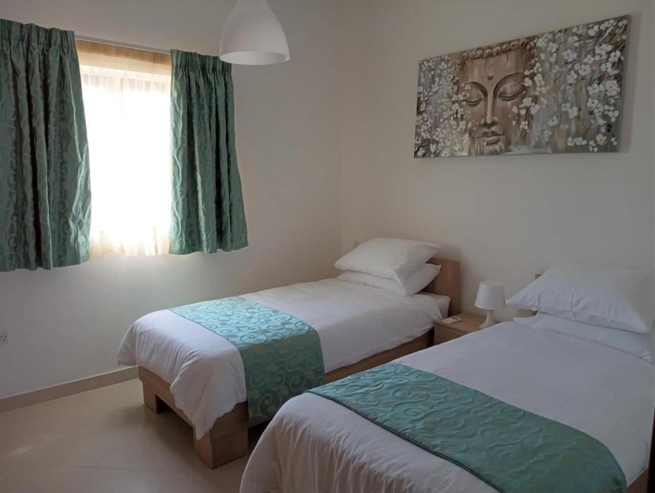 3 Bedroom Air-Conditioned Apartment with Roof Terrace - Ample Parking 2