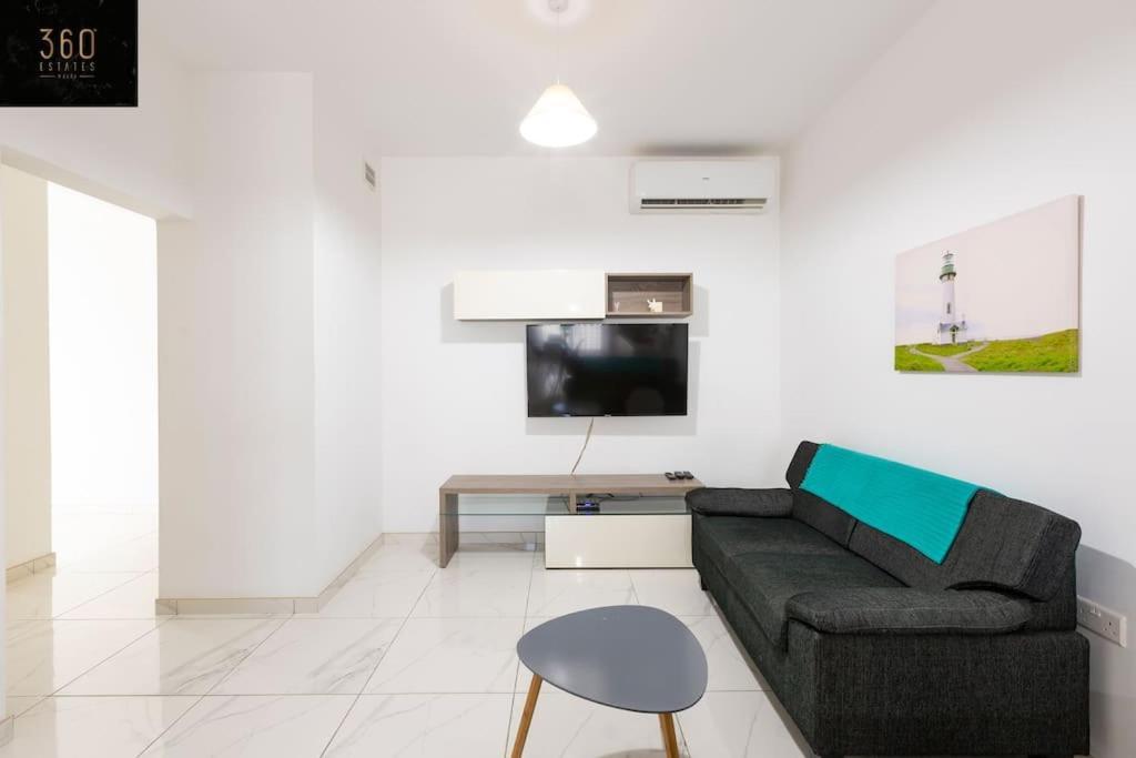 Beautiful, Central Home with All Amenities + Wifi by 360 Estates 1