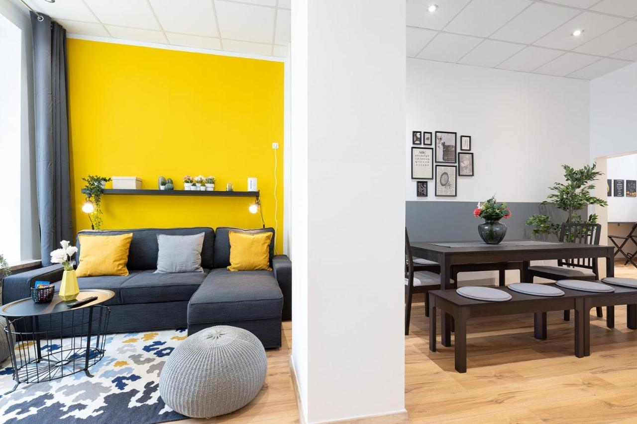 Big Central Apartment Near Rotkreuzplatz with 3 Br for 12 Pax 1