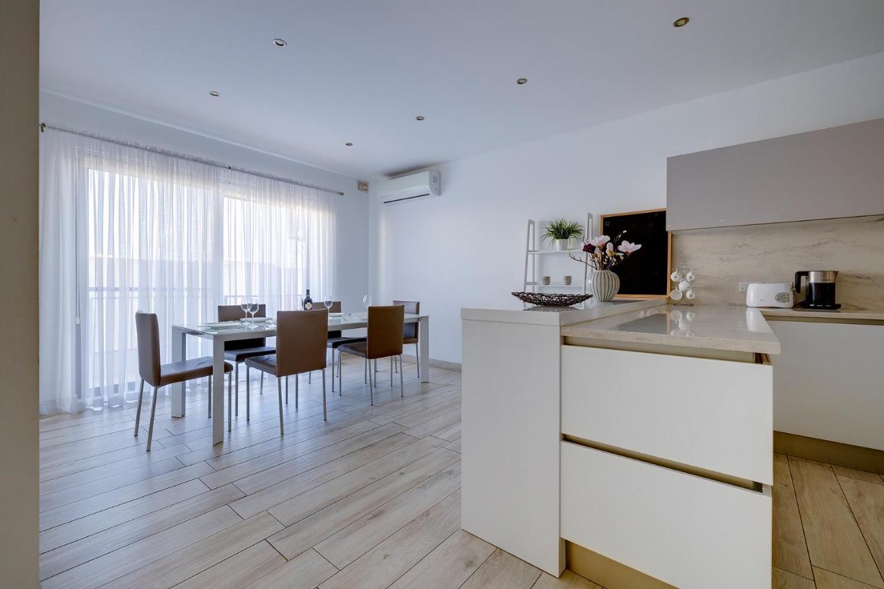 Stylish 3 Bedroom Holiday Apartment in St Julians 1