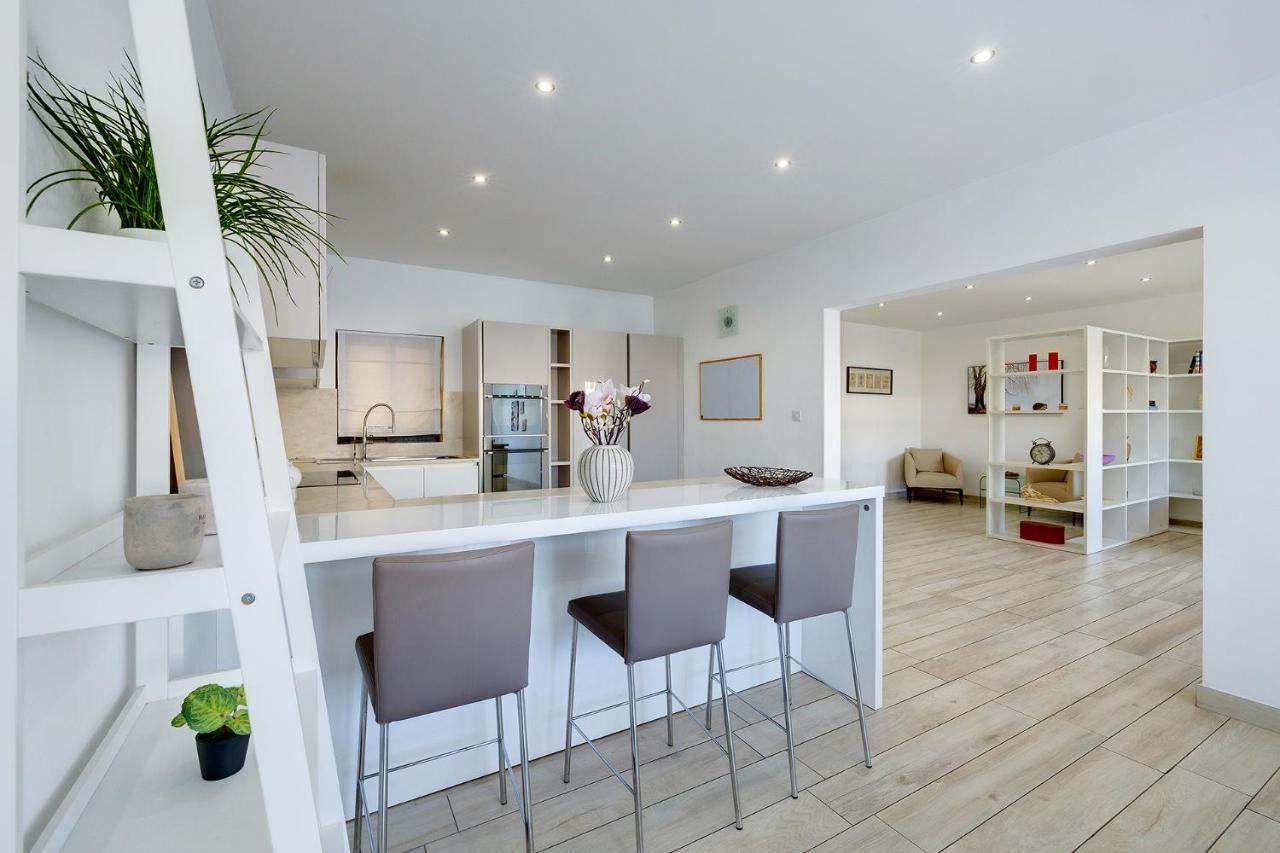 Stylish 3 Bedroom Holiday Apartment in St Julians 2