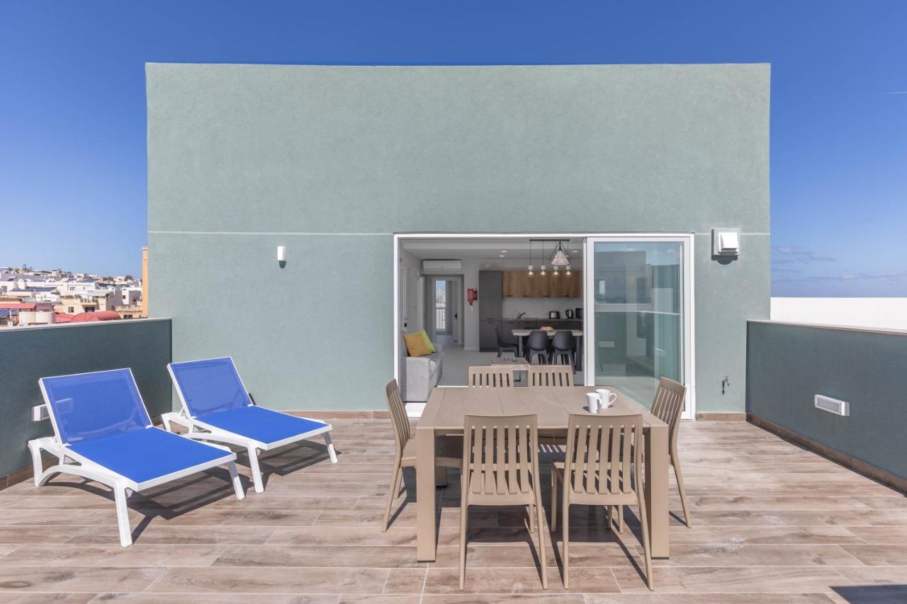 Unique Penthouse with Private Heated Jacuzzi, Close To Restaurants And Night Life 2