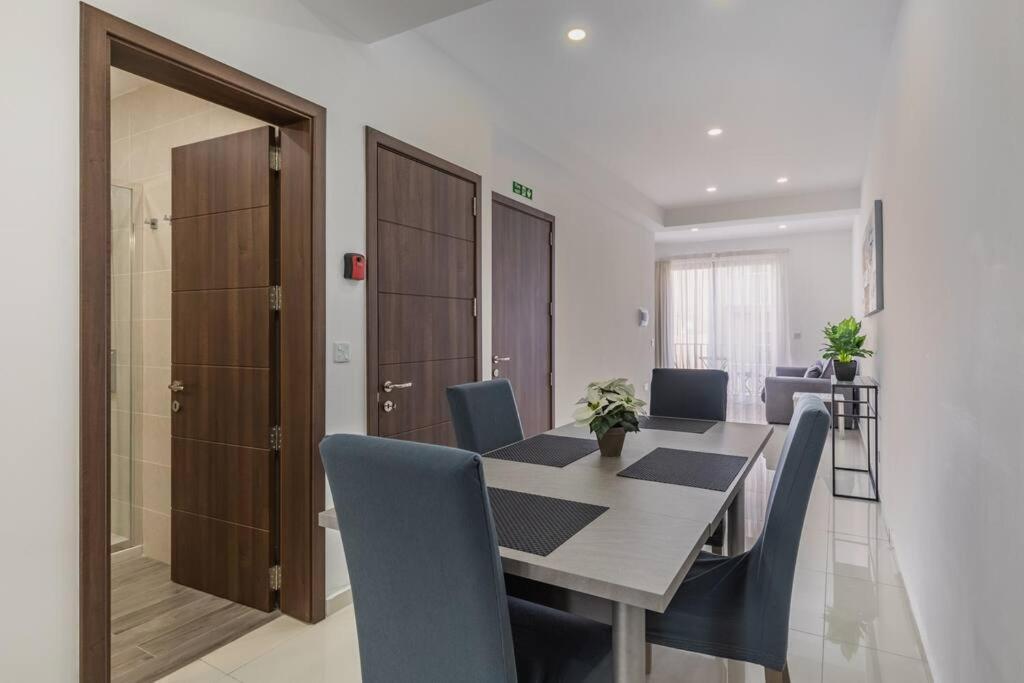 Sf Homes - Flat 4 New & Modern Apartment in Bugibba - 2 Minute Walk From the Centre