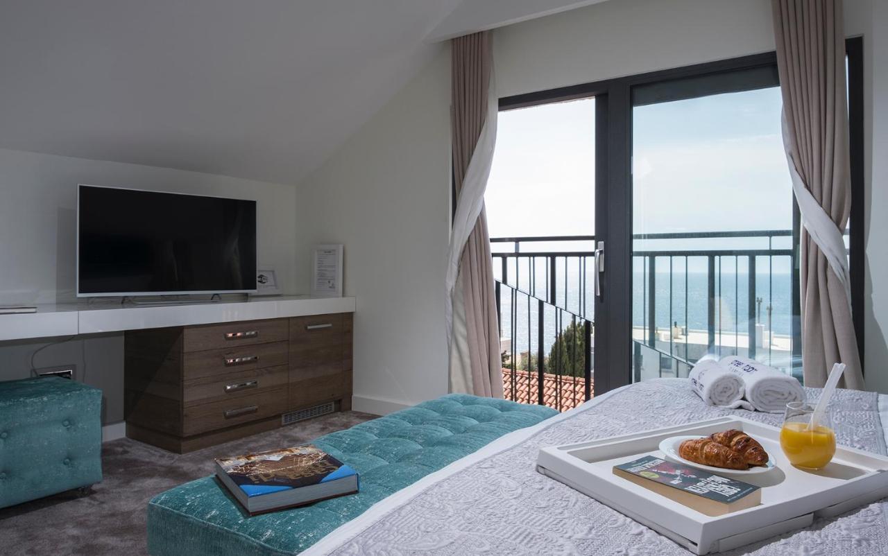 Green Room (Adults Only) 1