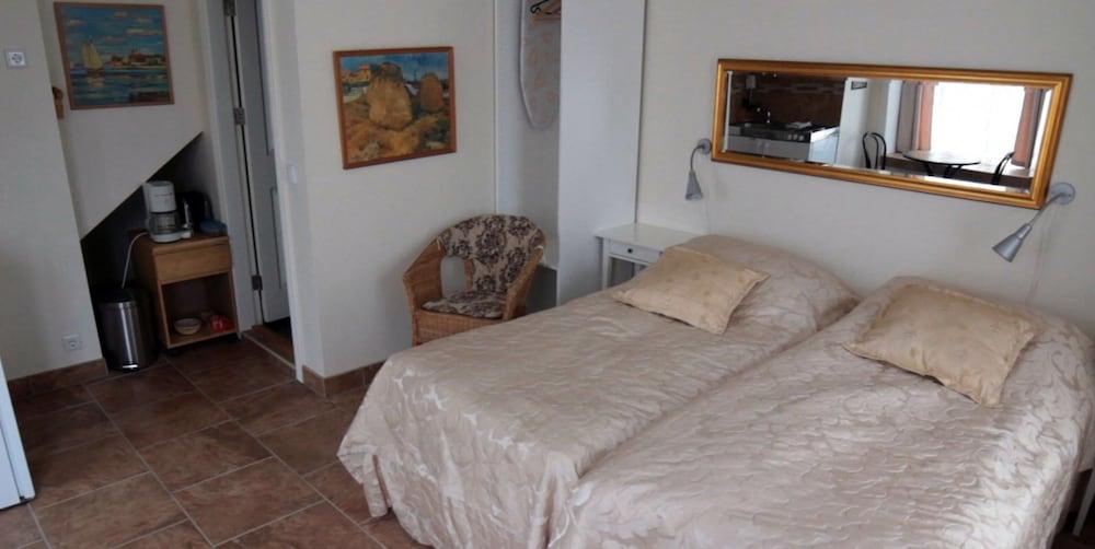 Three Sisters Studio Apartments 2