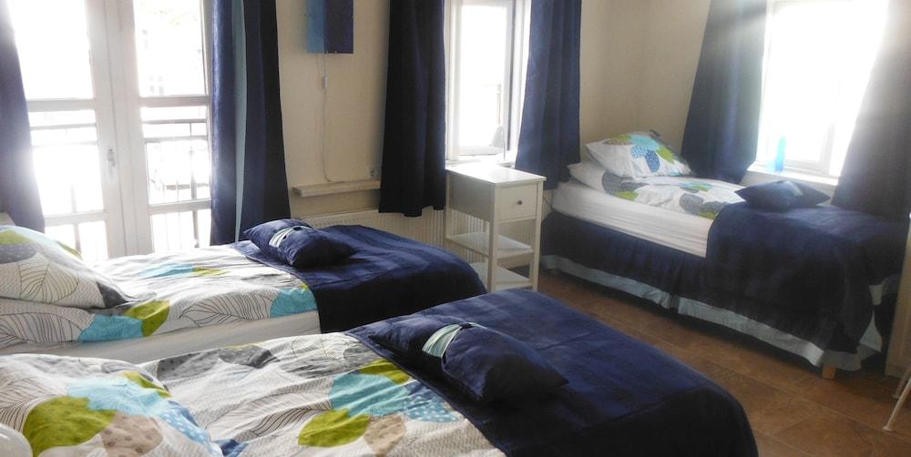 Three Sisters Studio Apartments 1