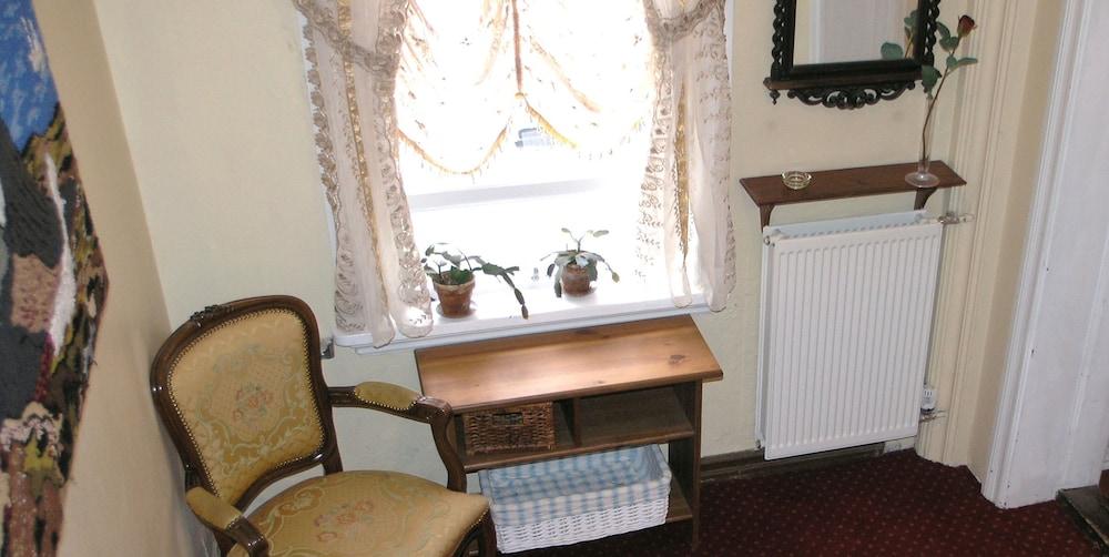 Three Sisters Studio Apartments