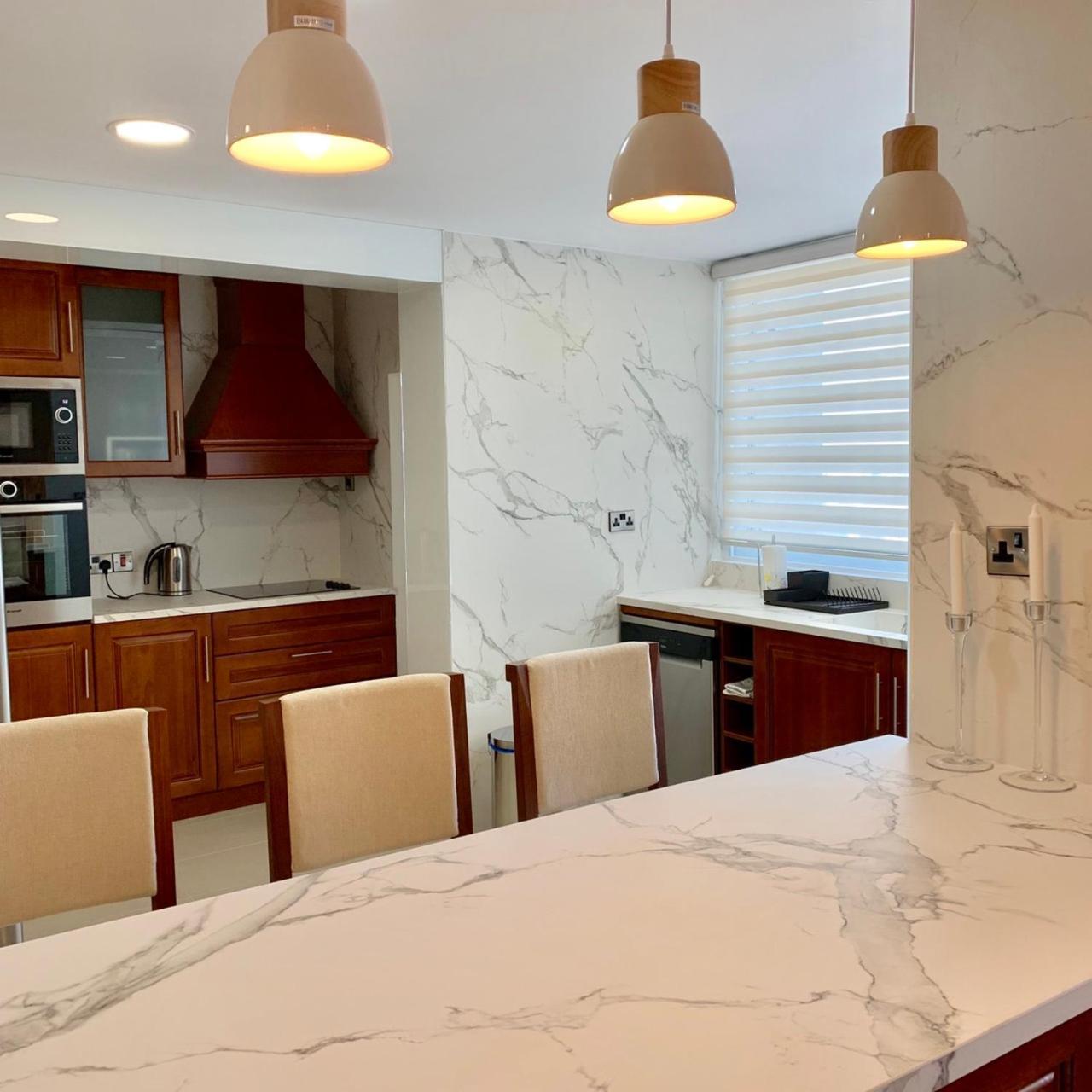 Luxury 2 Bed Room Apartment Fully Furnished 2